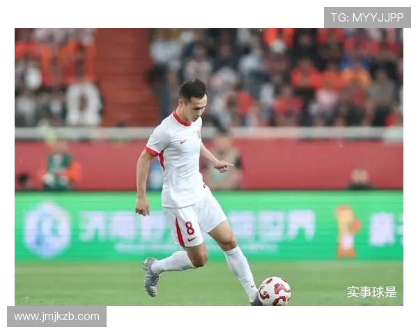 森林门将教练庆祝首粒进球不幸受伤 头部缝合六针处理
